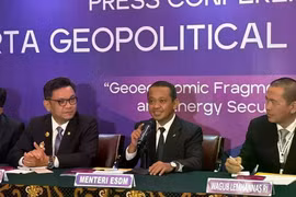 Energy and Mineral Resources Minister Bahlil Lahadalia (C) speaks at the Jakarta Geopolitical Forum on June 24 (Source: Jakartaglobe.id).