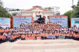Delegates from Vietnam, Laos, and Cambodia join the eighth Vietnam-Laos-Cambodia Children’s Festival in Ho Chi Minh City. (Photo: VNA)