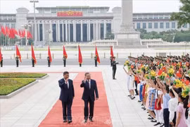 General Secretary of the Communist Party of China Central Committee and President of China Xi Jinping and his spouse preside over the welcoming ceremony for General Secretary of the Communist Party of Vietnam Central Committee and President To Lam and his spouse on a state visit to China from August 18 - 20, 2024. (Photo: VNA)