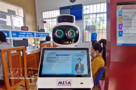 The virtual assistant interface on the reception robot in Lai Hoa commune. (Photo: VNA)