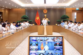 Deputy Prime Minister Le Tien Chau chairs the meeting of the Steering Committee for building inter-level boarding schools in border communes on August 14. (Photo: VNA)