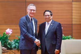 Prime Minister Pham Minh Chinh (right) and Associate Vice-President of IFAD’s Department for Country Operations Donal Brown (Photo: VNA)