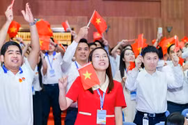 Vietnamese, Chinese representatives at an activity within the 23rd Vietnam-China youth friendship meeting. (Photo: VNA)