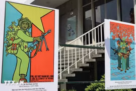 Vietnamese resistance is depicted through propaganda posters by Cuban artists. (Photo: VNA)
