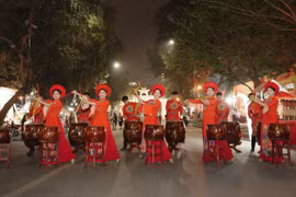 From now until the end of the year, Hanoi will launch a range of new tourism experiences focusing on three key themes - night tourism, creative spaces, and heritage immersion. (Photo: VNA)