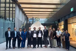 A signing ceremony between the Da Nang City Innovation Startup Support Centre and Japan's Universal Materials Incubator Co. (Photo: Courtesy of Da Nang City Innovation Startup Support Centre)