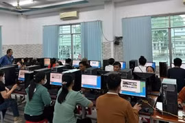 People take the test on computers for A1 driving licence in Tây Ninh province. (Photo: VNA)