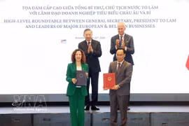 General Secretary of the Communist Party of Vietnam Central Committee and President To Lam witnesses the exchange of cooperation agreements. (Photo: VNA)