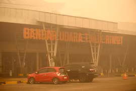 Haze from forest and land fires blankets the city of Palangka Raya, Central Kalimantan province, Indonesia, on October 13. (Photo: Xinhua)