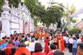 The ceremony marking 1,000 years of the Van Phuc–Nga My ceremonial brotherhood draws a large number of participants. (Photo: VNA)