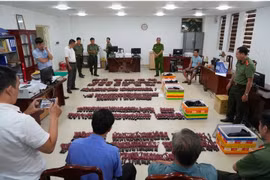 Nearly 9,300 electric detonators are confiscated. (Photo: VNA)