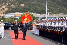 NA President Tran Thanh Man inspects the guard of honor of Submarine Brigade 189 at Cam Ranh Military Base, Naval Region 4. (Photo: VNA)