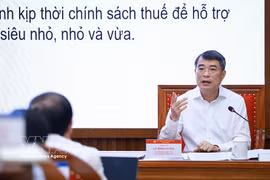 Prime Minister Le Minh Hung delivered a thematic presentation to participants of the second refresher course on knowledge and skills for members of the 14th Party Central Committee on September 16, 2026. (Photo: VNA)