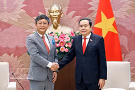 National Assembly (NA) Chairman Tran Thanh Man (right) and Indian Ambassador to Vietnam Tshering Wangchuk Sherpa at their meeting in Hanoi on June 23. (Photo: VNA)