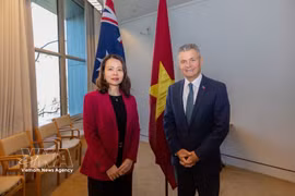 Deputy Minister of Foreign Affairs Nguyen Minh Hang (left) meets with Australian Assistant Minister for Foreign Affairs and Trade Matt Thistlethwaite. (Photo: VNA)