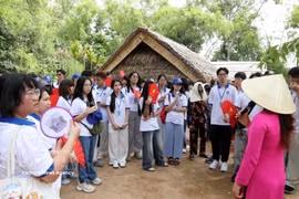 Young OVs visit Kim Lien special national relic site in Nghe An province, as part of the Vietnam Summer Camp 2026 (Photo: VNA)