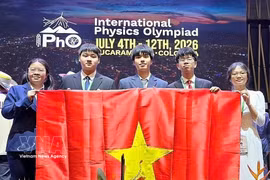 Vietnam’s five-member national team wins four gold medals and one silver medal at the 56th International Physics Olympiad 2026 (IPhO 2026). (Photo: VNA)