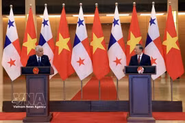 General Secretary of the CPV Central Committee and President To Lam and President of Panama José Raúl Mulino meet with the press immediately after their talks (Photo: VNA)