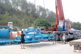 Industrial machinery is imported into Vietnam through the Chi Ma border gate, Lang Son province. (Photo: VNA)
