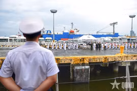 Frigate 015-Tran Hung Dao of Brigade 162 under Vietnam's Naval Region 4 arrives at Manila Port on July 26. (Photo: qdnd.vn)