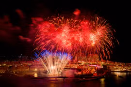 Once reserved for special occasions, Phu Quoc turns fireworks into a nightly rhythm and its "visual signature" as the night falls. (Photo: Sun Group) 