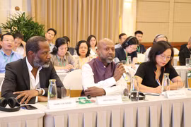 Foreign experts join a discussion at Vietnam R&D Forum 2025. (Photo: VNA)