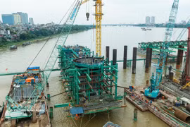 The Tran Hung Dao Bridge project is being accelerated by its investor and contractors. (Photo: VNA)