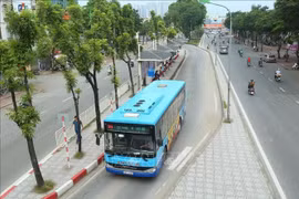 A bus arrives at Hoang Quoc Viet station (Photo: VNA)
