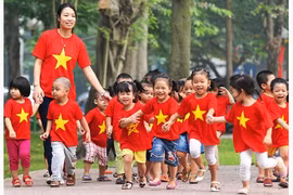 The national programme on child protection, and child labour prevention and reduction aims to ensure that every child grows up in a safe and healthy environment. (Photo: baochinhphu.vn)