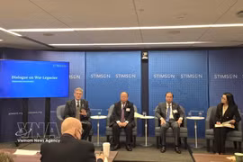 Vietnamese Ambassador to the US Nguyen Quoc Dung (second, right) attends a dialogue on war legacies in Southeast Asia organised by the Stimson Centre in Washington, D.C on October 21. (Photo: VNA) 