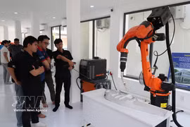 Testing industrial robots at the University of Science and Technology – University of Da Nang (Photo: VNA)
