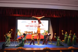 An art performance at the Vietnam Culture Week in Cambodia in 2026. (Photo: VNA)
