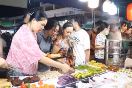 Visitors to the 2026 OCOP Agricultural Products and Regional Specialties Week in Hai Phong city. (Photo: VNA)