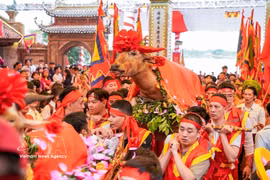 A ritual of the 2026 traditional festival of Hanoi’s Bat Trang pottery village, which is officially opened on April 1. (Photo: VNA)