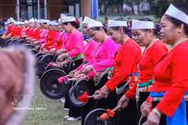 A performance of Muong gongs at a village festival at Coi communal house, Lac Son commune, Phu Tho province. (Photo: VNA)