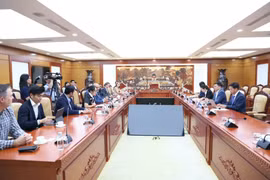 The working session between Deputy Minister of Finance Nguyen Duc Tam and a delegation of foreign investors led by venture capital fund Argor Capital (Photo: tapchikinhtetaichinh.vn)