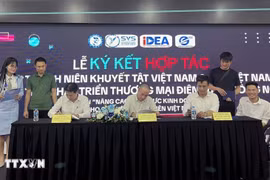 The agreement signing ceremony in Hanoi on July 10 (Photo: VNA)