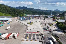 An overview of the smart Youyi Guan-Huu Nghi border gate pair (Photo published by VNA)
