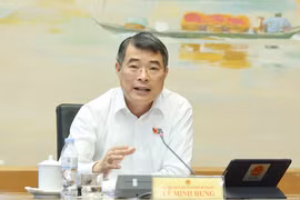 Prime Minister Le Minh Hung speaks at a group discussion on policy orientations for revising the Land Law, Housing Law and Law on Real Estate Business in Hanoi on August 19. (Photo: chinhphu.vn)