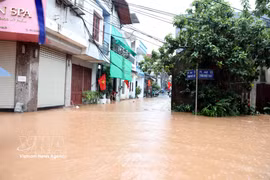 The Ky Cung River is in spate, causing deep flooding in many riverside and low-lying areas across Lang Son province. (Photo: VNA)