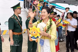 Cruise tourists arrive in Quang Ninh aboard the Adora Magic City cruise ship (Photo: VNA)