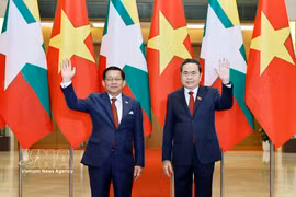 President of the Vietnamese National Assembly Tran Thanh Man (R) meets with Myanmar President Min Aung Hlaing in Hanoi on September 5. (Photo: VNA)