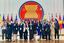 Representatives of Vietnam SPS Office and negotiators of other ASEAN countries posing for a photo in Indonesia (Photo: Vietnam SPS Office)