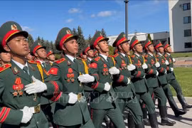 The Vietnam People's Army delegation is undergoing intensive training in preparation for the May 9 parade on the Red Square. (Photo: VNA)