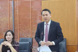 Doan Duc Hao, Director of the Department of Youth Affairs and Gender Equality under the Ministry of Home Affairs, speaks at a working session with a 16-member delegation of young Korean civil servants in Hanoi on September 14, 2026. (Photo: VNA)
