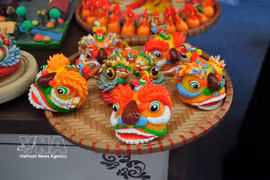 Vietnam's to he (toy figurines) are introduced at BRICS Bazaar 2026 in India. (Photo: VNA)
