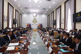 Delegates at the meeting between Vietnamese businesses operating in Cambodia and the Council for the Development of Cambodia (CDC) on September 14. (Photo: VNA)