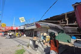 Houses are damaged after the earthquake in General Santos city, Philippines on June 8. (Photo: Xinhua/VNA)