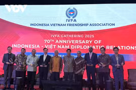 Delegates take a group photo at the ceremony (Photo: vov.vn) 