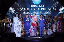Nguyen Thuong Thuy from Finland wins the Mrs Ao Dai Europe (under 44) title (Photo: VNA)
